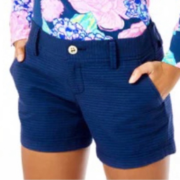 🌴LILLY PULITZER ‘The Callahan Short’ in Textured Chevron in Navy - Picture 2 of 10